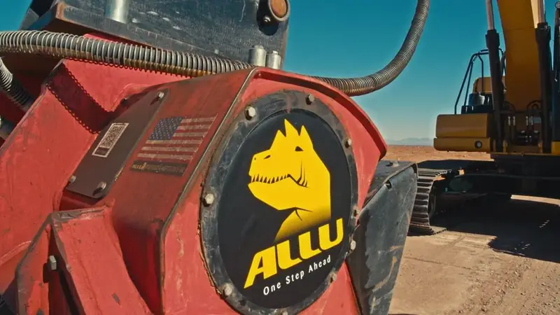 ALLU screening bucket screening soil back onto a job site